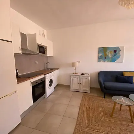 2br With Beachviews 1 Min Walking From The Sea Apartment