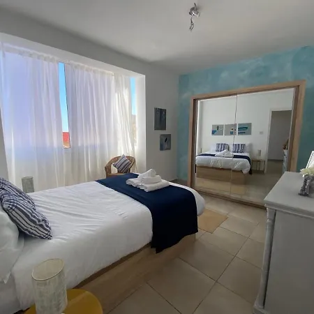 Apartment 2br With Beachviews 1 Min Walking From The Sea