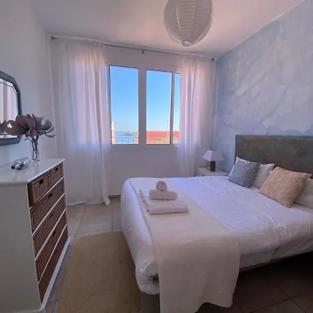 2br With Beachviews 1 Min Walking From The Sea *