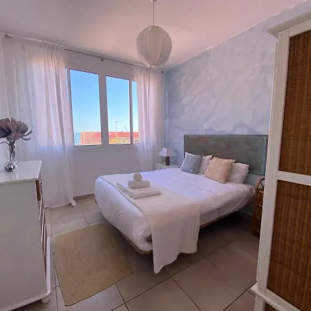 2br With Beachviews 1 Min Walking From The Sea Apartment
